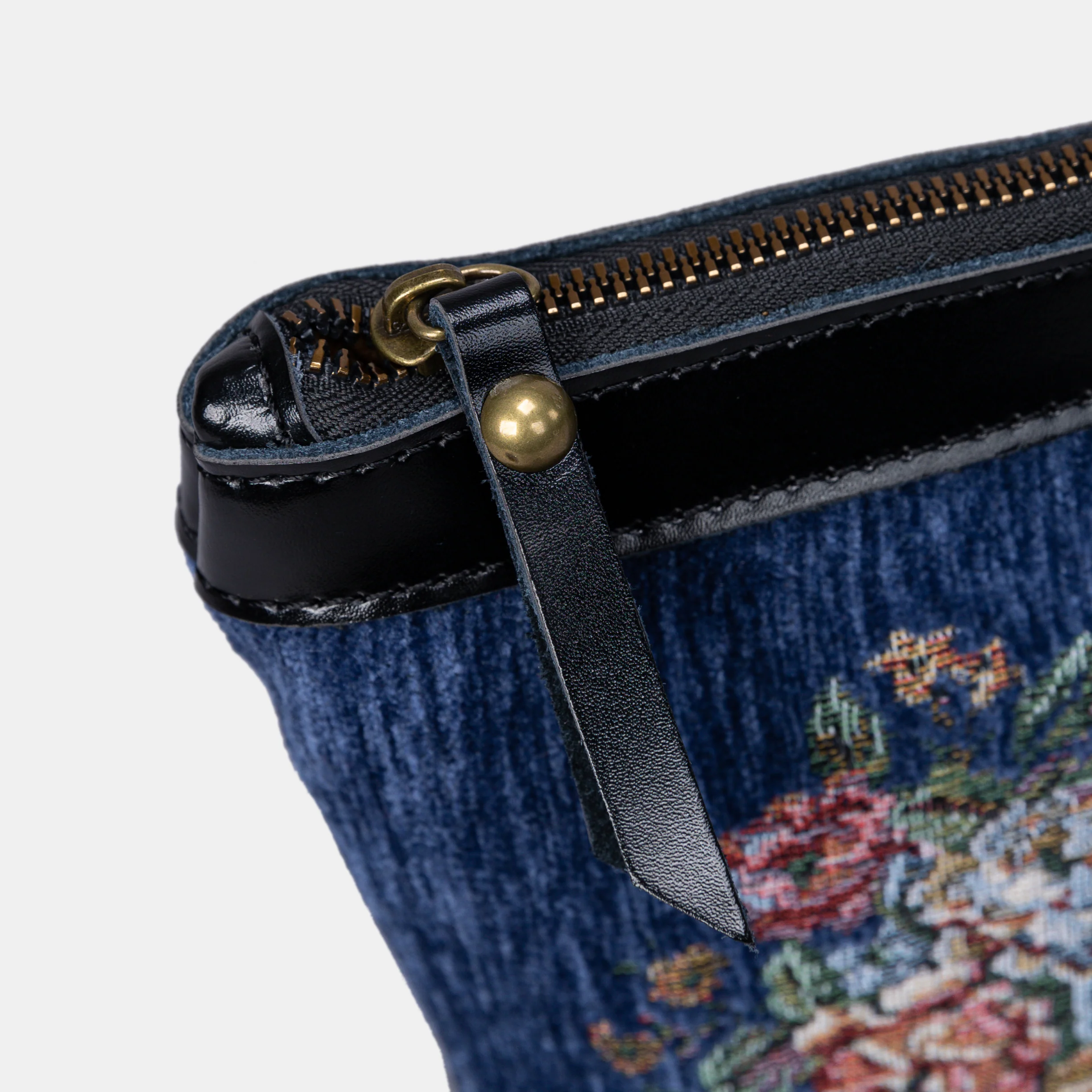 Bouquet Rose Blue Carpet Makeup Bag - Image 3
