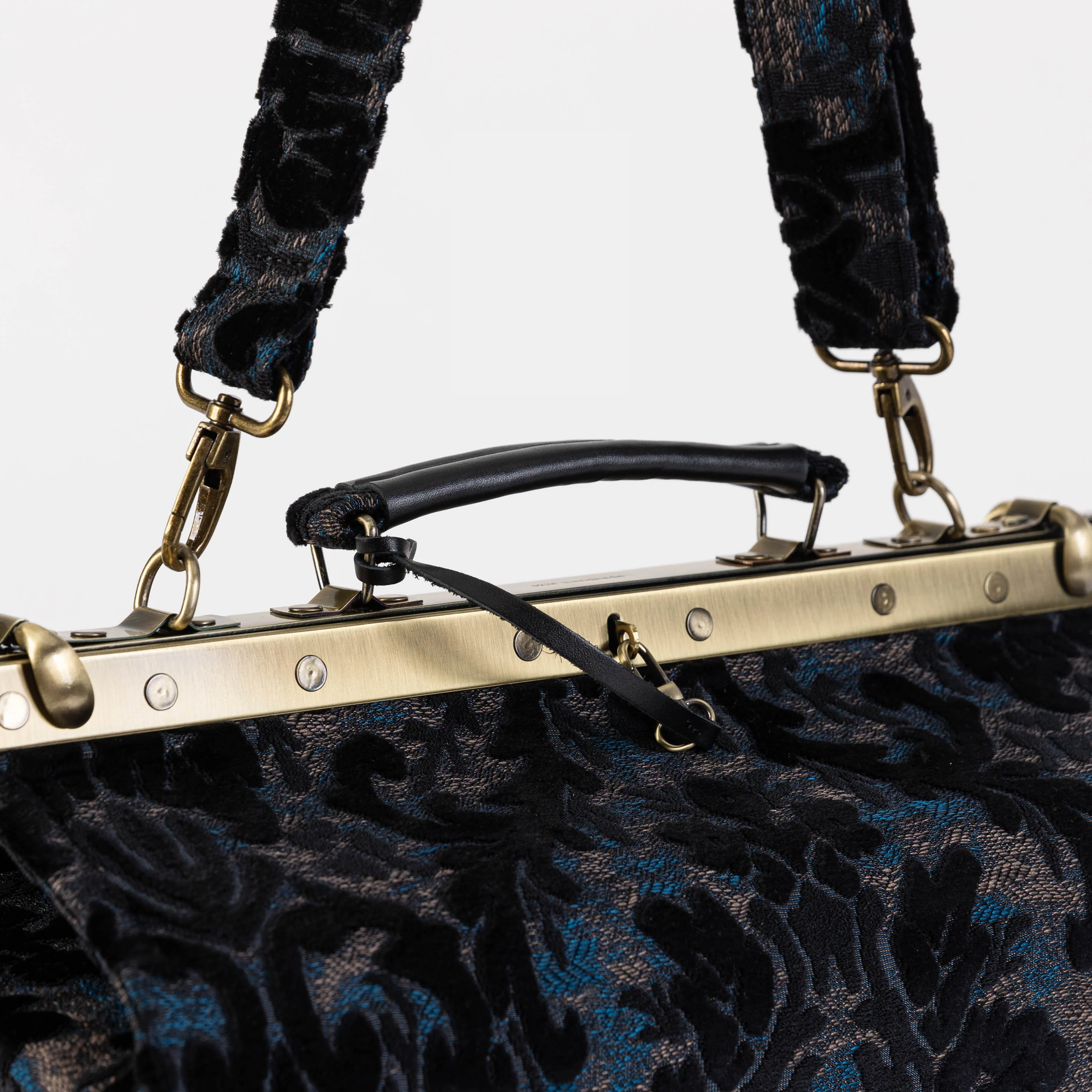 Burnout Velvet Black Genevieve Carpet Gladstone Bag - Image 5