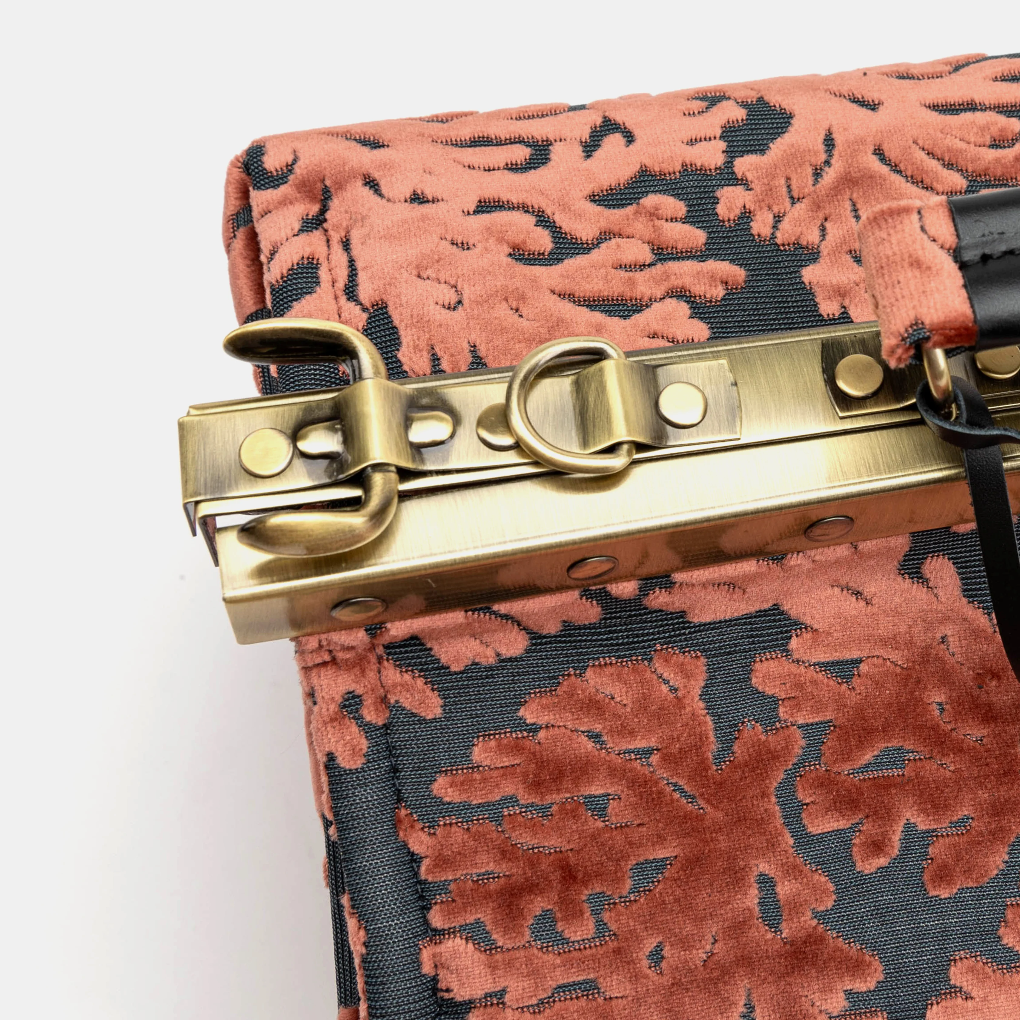 Burnout Velvet St Tropez Scuba Coral Genevieve Carpet Gladstone Bag - Image 4