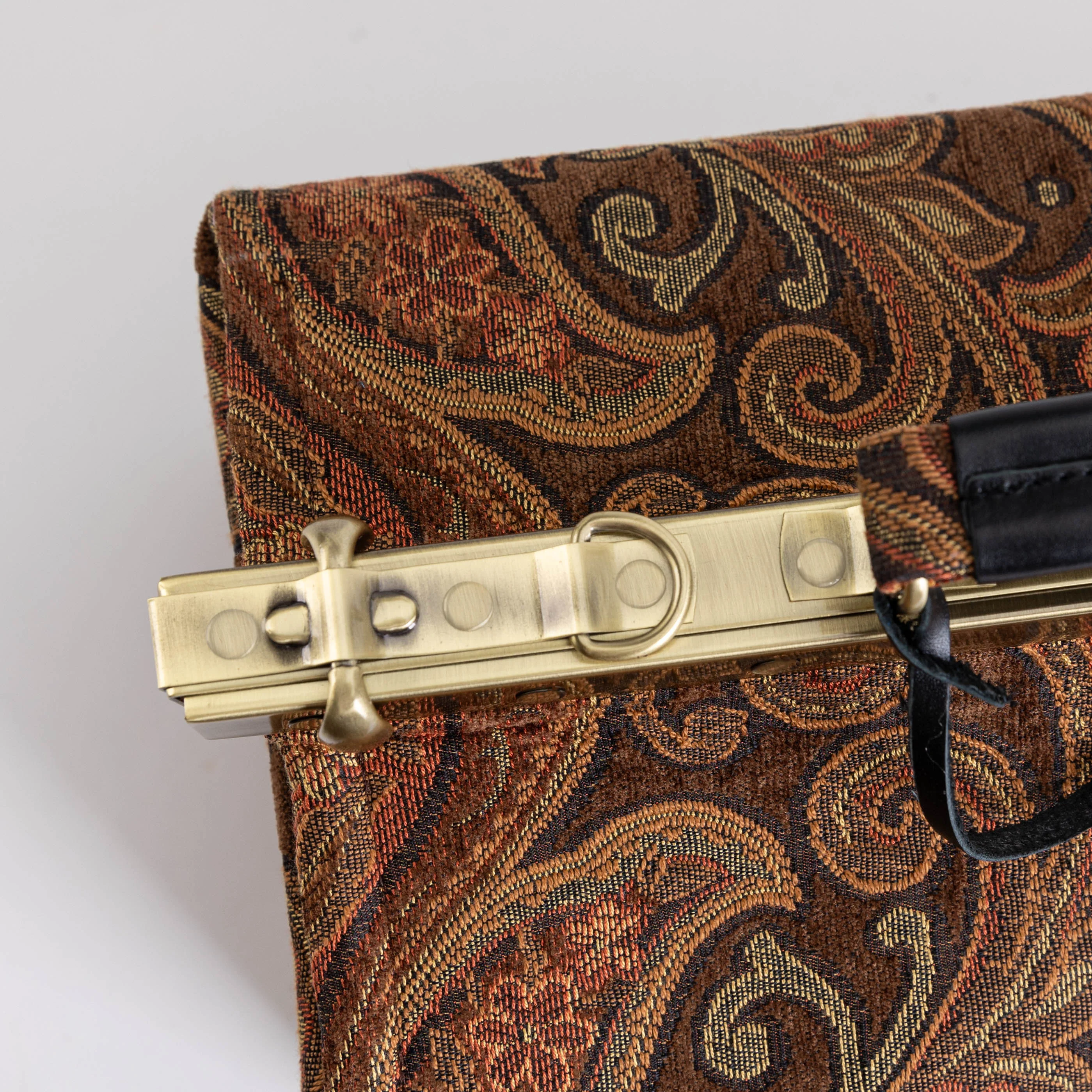 Damask D. Brown Genevieve Carpet Gladstone Bag - Image 6