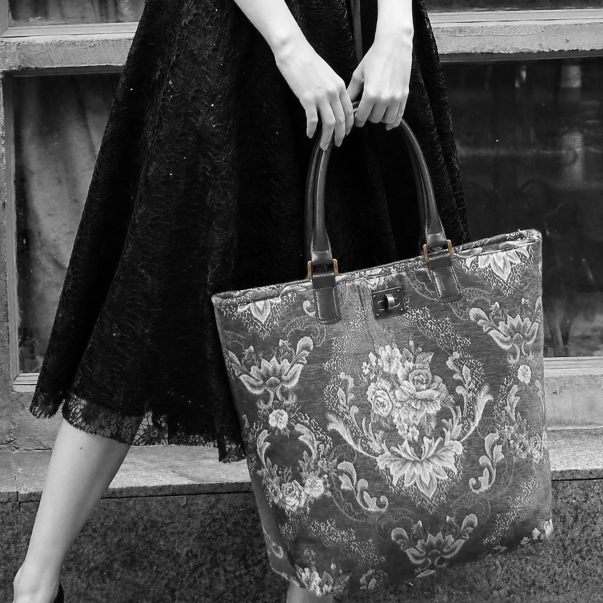 Floral Red Carpet Tote Shopper - Image 2