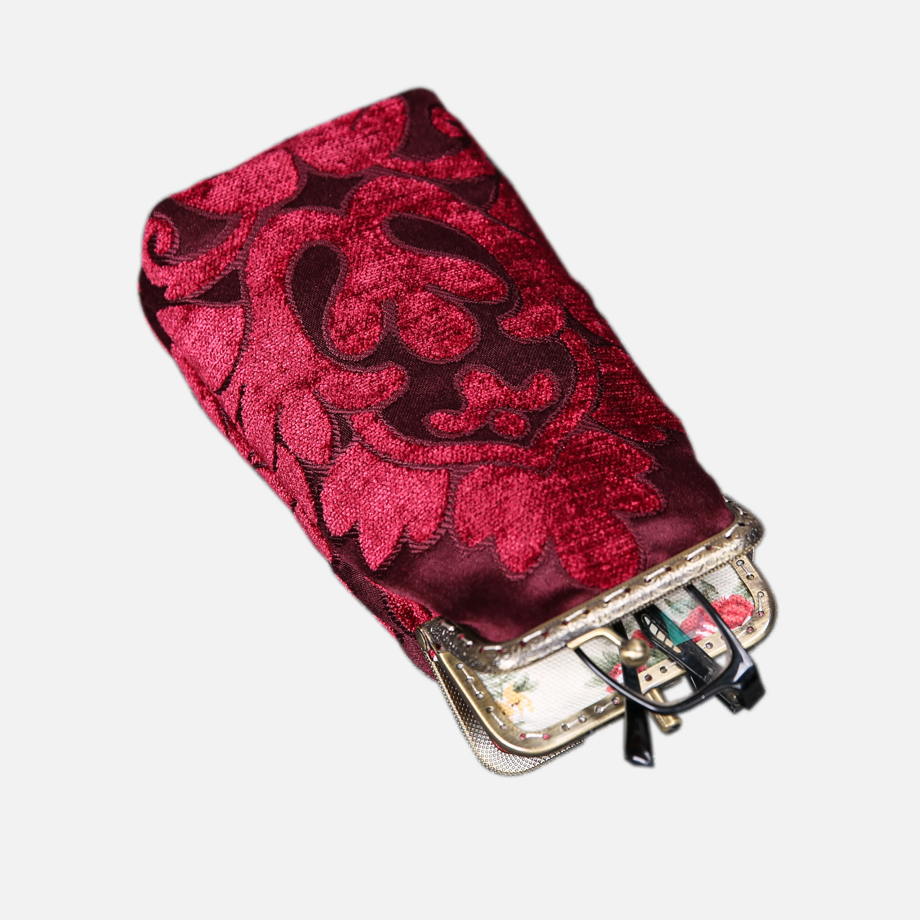 Queen Wine Carpet Eyeglasses Case - Image 4